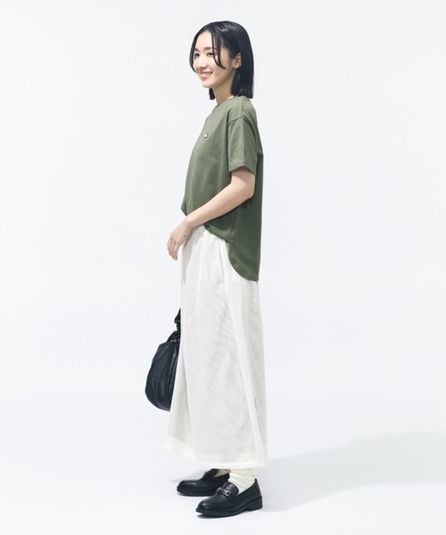 NEW BALANCE(ニューバランス)の「【別注】ニューバランス New Balance シューパッチラウンドヘムTシャツ 限定コラボ(Tシャツ/カットソー・レディース・ブラック/オフホワイト/オリーブ・M/L/XL/S)」の8枚目の写真