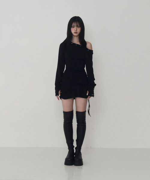 ETRE AU SOMMET(エトレオソメ)の「ピアスドレープセットアップロングスリーブ(ブラック)(Tシャツ/カットソー・レディース・その他・FREE)」の2枚目の写真