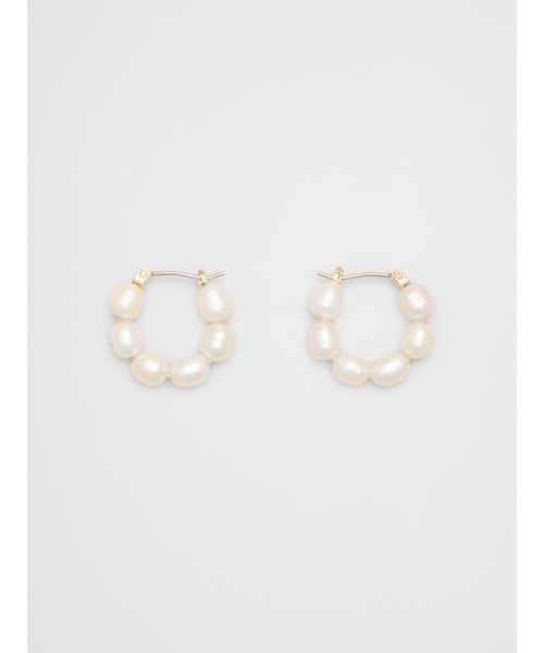 BANANA REPUBLIC FACTORY STORE(バナナリパブリック ファクトリーストア)の「BANANA REPUBLIC FACTORY STORE パール フープピアス(ピアス(両耳用)・レディース・ゴールド・ONE SIZE)」の1枚目の写真