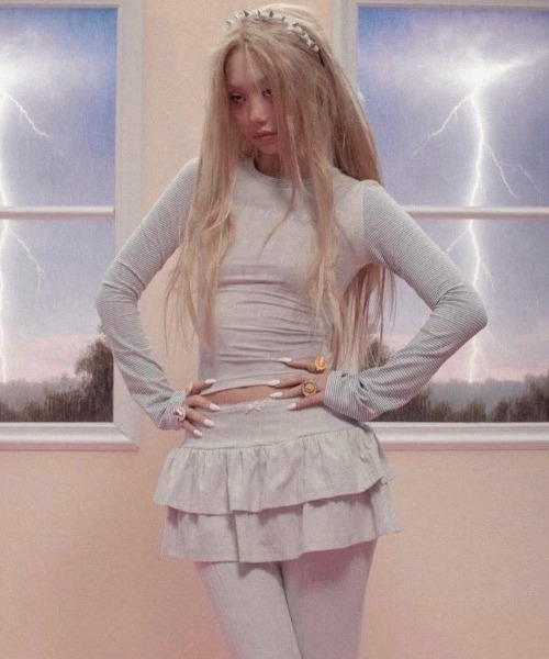 Unopened gift（アンオープンドギフト）の「【Unopened gift】pillow talk tshirt / 【アンオープンドギフト】ロゴハートフィット長袖Tシャツ（Tシャツ/カットソー・レディース・グレー・ONE SIZE）」の2枚目の写真