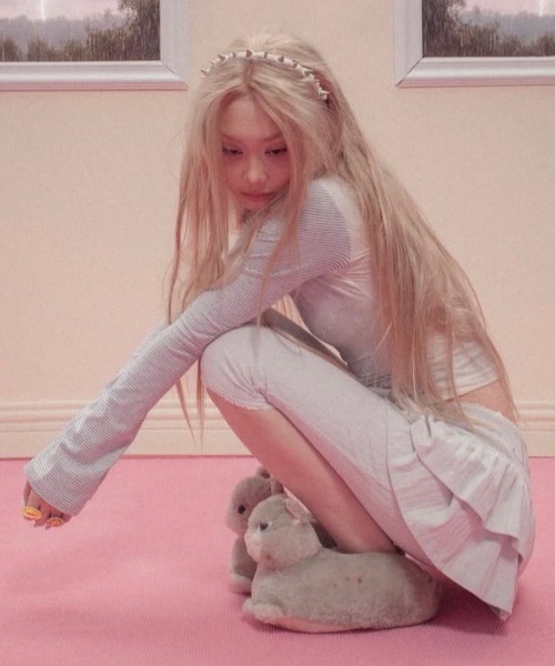 Unopened gift（アンオープンドギフト）の「【Unopened gift】pillow talk tshirt / 【アンオープンドギフト】ロゴハートフィット長袖Tシャツ（Tシャツ/カットソー・レディース・グレー・ONE SIZE）」の3枚目の写真