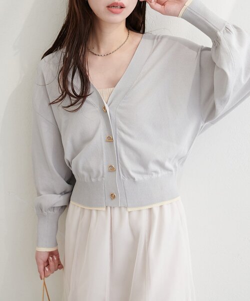 natural couture（ナチュラルクチュール）の「【sherbet line】裾配色ハトメバー釦UVカーディガン（カーディガン/ボレロ・レディース・ブルー/オフホワイト/ブラック/グレイッシュベージュ/ピンク/ライトグレー・FREE）」の4枚目の写真