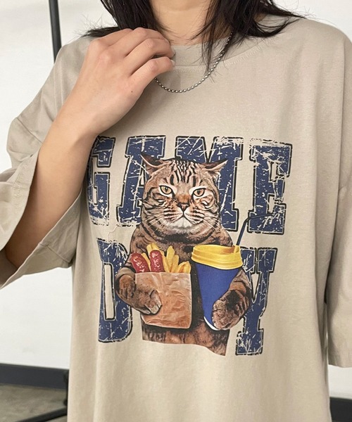 CRB(シーアールビー)の「キャットプリントビッグTシャツ(Tシャツ/カットソー・レディース・ベージュ/チャコール/オフホワイト/ブラウン・F)」の4枚目の写真