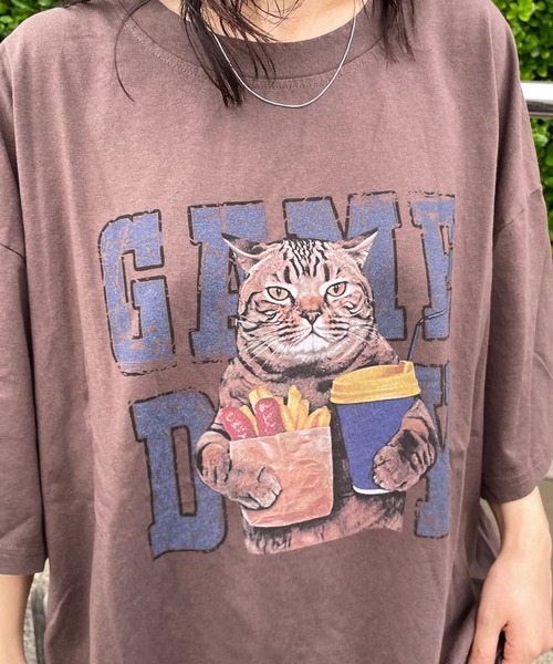 CRB(シーアールビー)の「キャットプリントビッグTシャツ(Tシャツ/カットソー・レディース・ベージュ/チャコール/オフホワイト/ブラウン・F)」の3枚目の写真