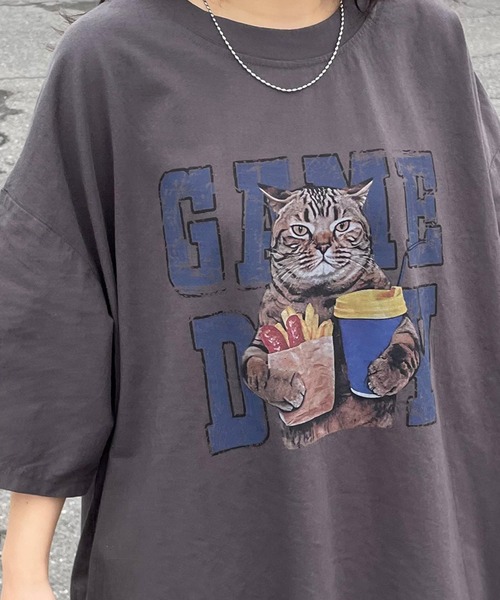 CRB(シーアールビー)の「キャットプリントビッグTシャツ(Tシャツ/カットソー・レディース・ベージュ/チャコール/オフホワイト/ブラウン・F)」の2枚目の写真