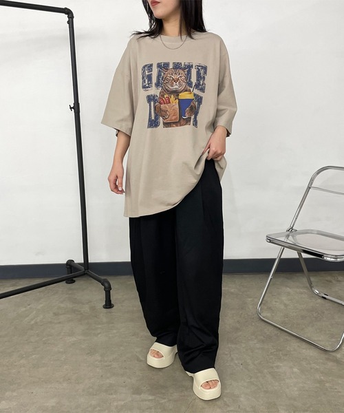 CRB(シーアールビー)の「キャットプリントビッグTシャツ(Tシャツ/カットソー・レディース・ベージュ/チャコール/オフホワイト/ブラウン・F)」の10枚目の写真