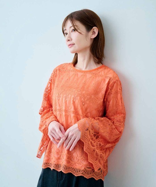 IEDIT（イディット）の「ＩＥＤＩＴ　ストレッチ裏地付き　スカラップ遣いが美しいレースブラウス（シャツ/ブラウス・レディース・アイボリー/オレンジ・3L/LL/L/M）」の2枚目の写真