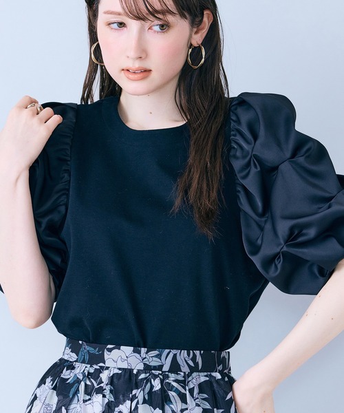 Audie a Muses(オーディアミューズ)の「タックボリュームスリーブカットソー(Tシャツ/カットソー・レディース・オフホワイト/ブラック・38/42)」の18枚目の写真