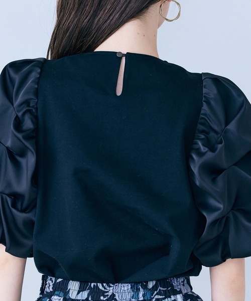 Audie a Muses(オーディアミューズ)の「タックボリュームスリーブカットソー(Tシャツ/カットソー・レディース・オフホワイト/ブラック・38/42)」の17枚目の写真