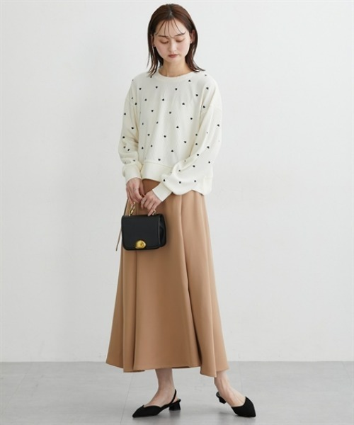 nissen（ニッセン）の「ハート刺しゅうリブニットソートップス（Tシャツ/カットソー・レディース・ブラック×ホワイト/チャコールグレー×ブラック/ホワイト×ブラック・L/LL/M）」の5枚目の写真