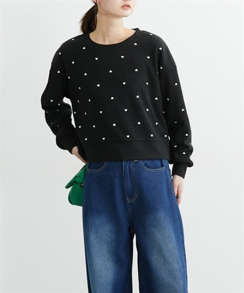 nissen（ニッセン）の「ハート刺しゅうリブニットソートップス（Tシャツ/カットソー・レディース・ブラック×ホワイト/チャコールグレー×ブラック/ホワイト×ブラック・L/LL/M）」の10枚目の写真