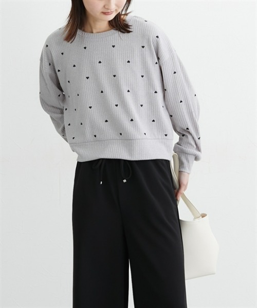 nissen（ニッセン）の「ハート刺しゅうリブニットソートップス（Tシャツ/カットソー・レディース・ブラック×ホワイト/チャコールグレー×ブラック/ホワイト×ブラック・L/LL/M）」の15枚目の写真