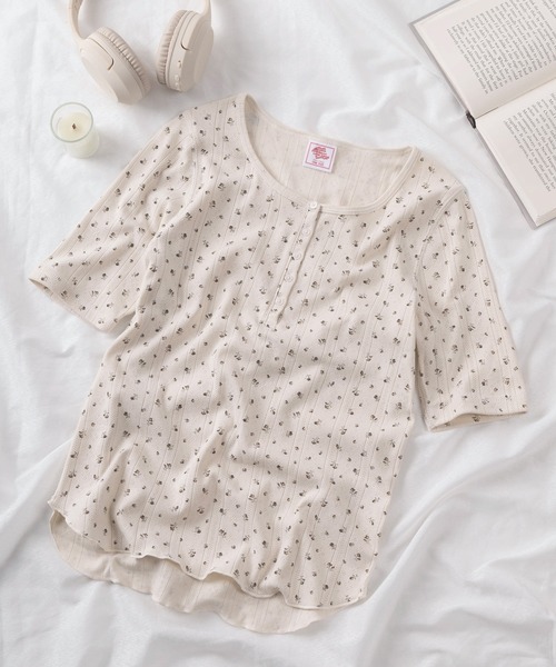 JEMORGAN(ジェーイーモーガン)の「【87】【JEMORGAN/ジェーイーモーガン】花柄 フライス ヘンリーネックTシャツ/レディース/26SUMMER NEW(Tシャツ/カットソー・レディース・ブラック/レッド/ネイビー/ブルー・FREE)」の2枚目の写真