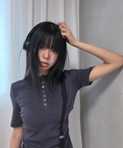 PLASMASPHERE(プラズマスフィア)の「クラムシンボルラインスタッズフードパーカー_ 2COLOR(Tシャツ/カットソー・レディース・ブラック/ダークグレー・FREE)」の6枚目の写真