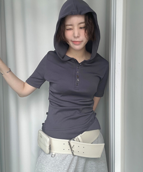 PLASMASPHERE(プラズマスフィア)の「クラムシンボルラインスタッズフードパーカー_ 2COLOR(Tシャツ/カットソー・レディース・ブラック/ダークグレー・FREE)」の7枚目の写真