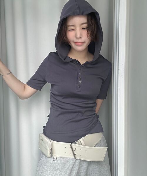 PLASMASPHERE(プラズマスフィア)の「クラムシンボルラインスタッズフードパーカー_ 2COLOR(Tシャツ/カットソー・レディース・ブラック/ダークグレー・FREE)」の15枚目の写真