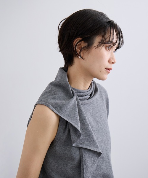 SALON adam et rope'(サロン アダム エ ロペ)の「【WEB限定】ストール付きマルチWAYノースリニット/夏服・オフィスカジュアル(ニット/セーター・レディース・グレー/ネイビー/ベージュ系その他・FREE)」の4枚目の写真