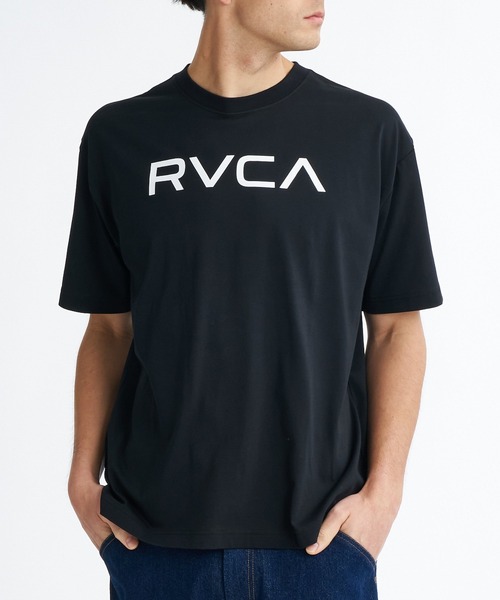 RVCA(ルーカ)の「RVCA メンズ TECH BIG RVCA Tシャツ 【2026年夏モデル】(Tシャツ/カットソー・メンズ・ブラック/ホワイト/ブルー系その他/ブラック系その他2・SMALL/LARGE/X-LARGE/MEDIUM)」の1枚目の写真