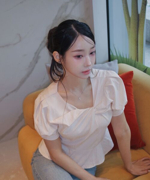 DEHEVE（デヘヴェ）の「Unbalanced Twist Blouse [Peach Pink]（シャツ/ブラウス・レディース・PINK・SMALL/MEDIUM）」の14枚目の写真