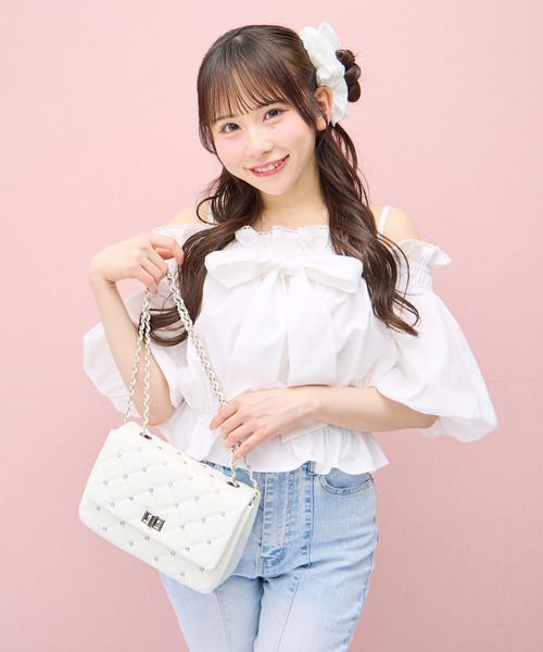 INGNI(イング)の「ビジュー付きキルティングショルダーバッグ(ショルダーバッグ・レディース・ブラック/アイボリー・-)」の3枚目の写真