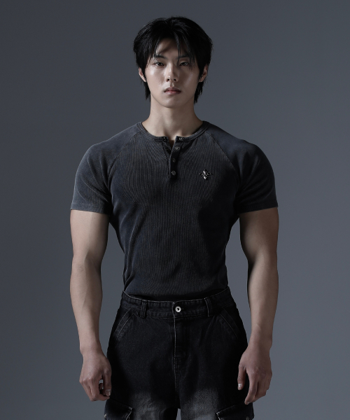 CARMID（カミド）の「アンティックピグメントヘンリーネック半袖[グレー]（Tシャツ/カットソー・メンズ・その他・1/2/3）」の2枚目の写真
