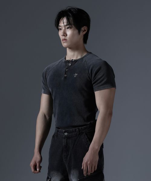 CARMID（カミド）の「アンティックピグメントヘンリーネック半袖[グレー]（Tシャツ/カットソー・メンズ・その他・1/2/3）」の3枚目の写真