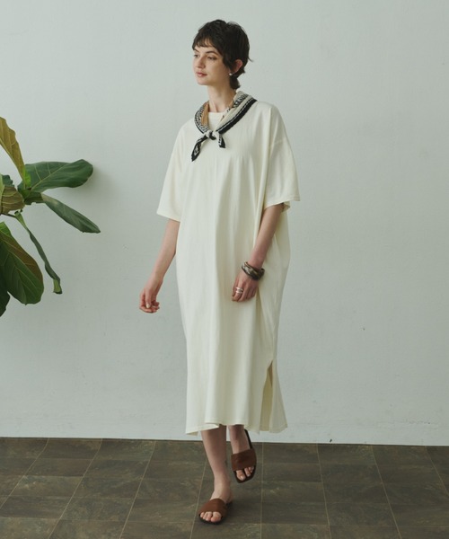 Plumel(プルメル)の「Back Tuck Half Sleeve T Dress / バックタックハーフスリーブカットドレス(ワンピース・レディース・ブラウン/アイボリー/ブラック・MEDIUM)」の2枚目の写真