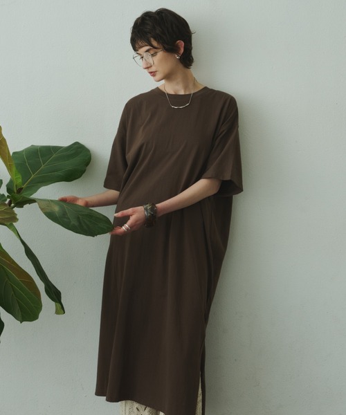 Plumel(プルメル)の「Back Tuck Half Sleeve T Dress / バックタックハーフスリーブカットドレス(ワンピース・レディース・ブラウン/アイボリー/ブラック・MEDIUM)」の7枚目の写真