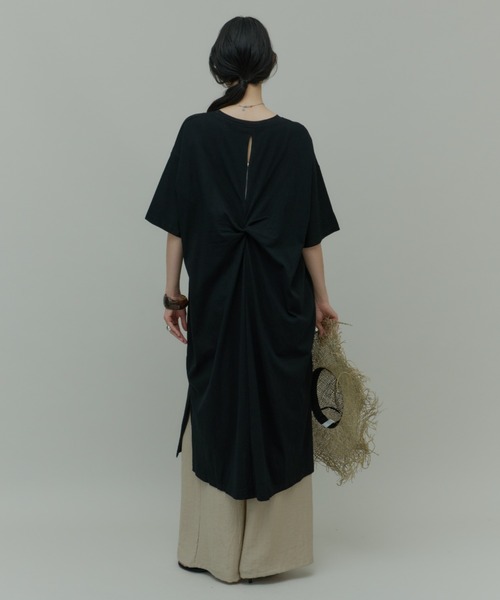 Plumel(プルメル)の「Back Tuck Half Sleeve T Dress / バックタックハーフスリーブカットドレス(ワンピース・レディース・ブラウン/アイボリー/ブラック・MEDIUM)」の14枚目の写真