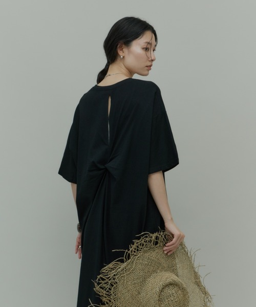 Plumel(プルメル)の「Back Tuck Half Sleeve T Dress / バックタックハーフスリーブカットドレス(ワンピース・レディース・ブラウン/アイボリー/ブラック・MEDIUM)」の22枚目の写真