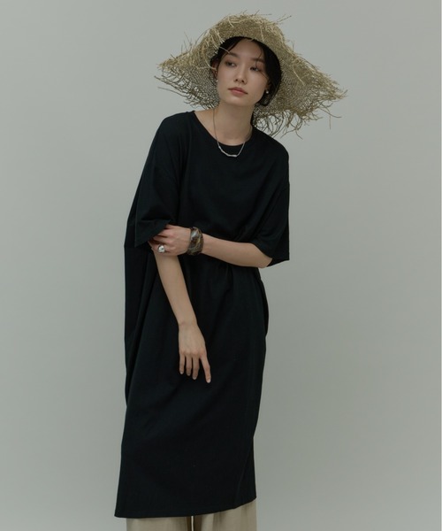 Plumel(プルメル)の「Back Tuck Half Sleeve T Dress / バックタックハーフスリーブカットドレス(ワンピース・レディース・ブラウン/アイボリー/ブラック・MEDIUM)」の19枚目の写真
