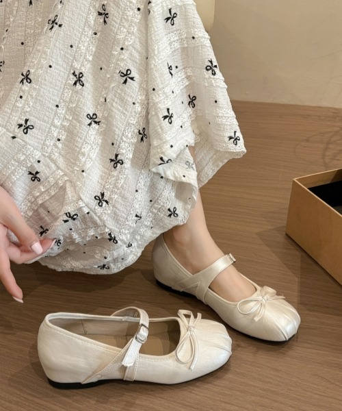 gossip!ロサンゼルス(ゴシップロサンゼルス)の「【Y2Kガーリー】レトロリボン インヒールバレエパンプス(パンプス・レディース・オフホワイト/シルバー・XL/S/M/L)」の2枚目の写真