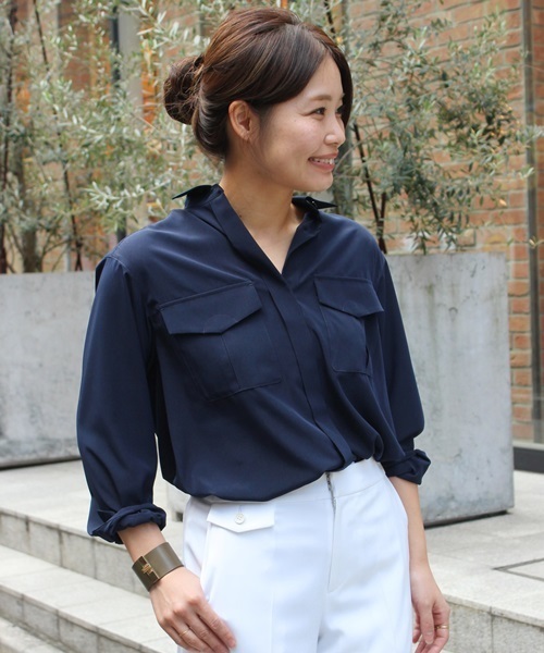 FIGARO Paris(フィガロパリ)の「エフォートレス ミリタリーシャツ◆(シャツ/ブラウス・レディース・ホワイト/ネイビー/カーキ・36/38)」の3枚目の写真