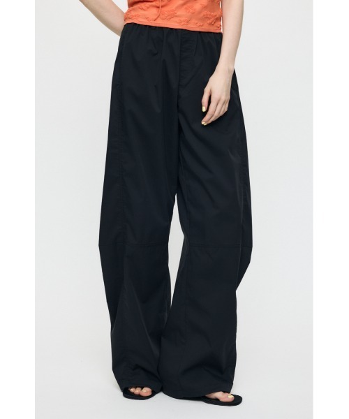 MOUSSY(マウジー)の「CURVE LINE EASY パンツ(スウェットパンツ・レディース・ブラック/カーキ/ホワイト・1/2)」の7枚目の写真