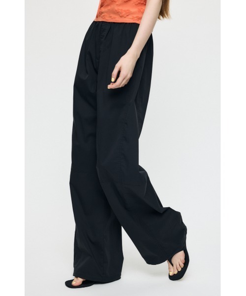MOUSSY(マウジー)の「CURVE LINE EASY パンツ(スウェットパンツ・レディース・ブラック/カーキ/ホワイト・1/2)」の9枚目の写真
