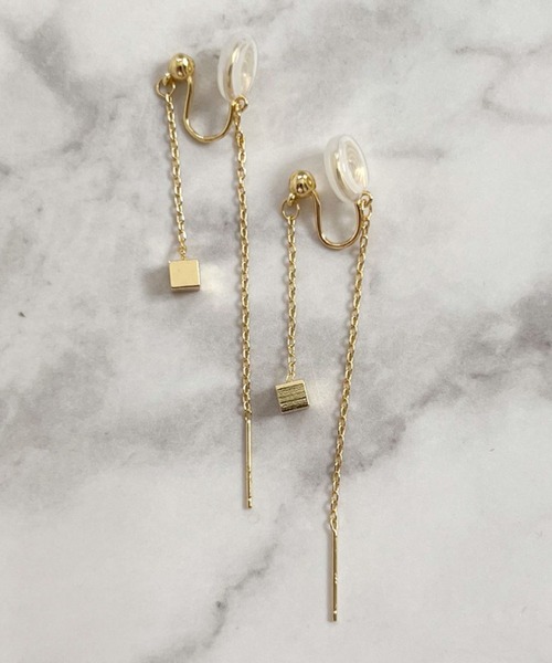 yu-ka(ユーカ)の「YU-KA:キューブハンギングイヤリング Cube Hanging Earrings(イヤリング・レディース・ゴールド・FREE)」の1枚目の写真