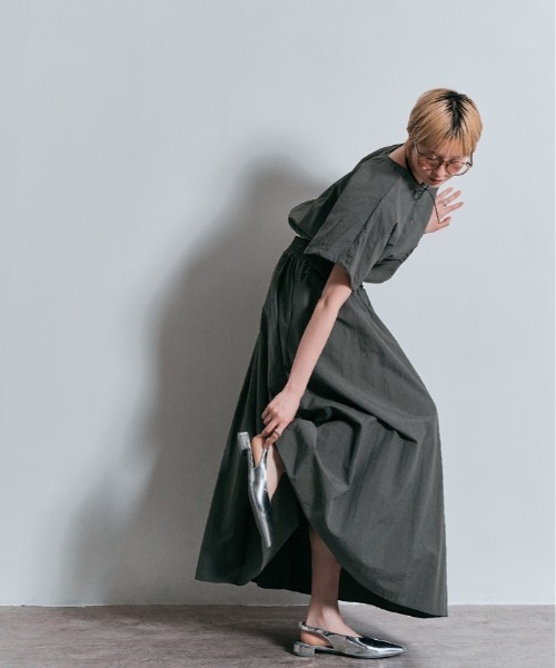 W:Huku(フーク)の「撥水 ナイロン ギャザー ショート トップス(Tシャツ/カットソー・レディース・チャコール/ブラック/アッシュブラウン・M/L)」の5枚目の写真