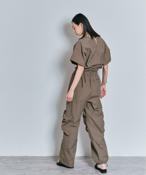 W:Huku(フーク)の「撥水 ナイロン ギャザー ショート トップス(Tシャツ/カットソー・レディース・チャコール/ブラック/アッシュブラウン・M/L)」の7枚目の写真