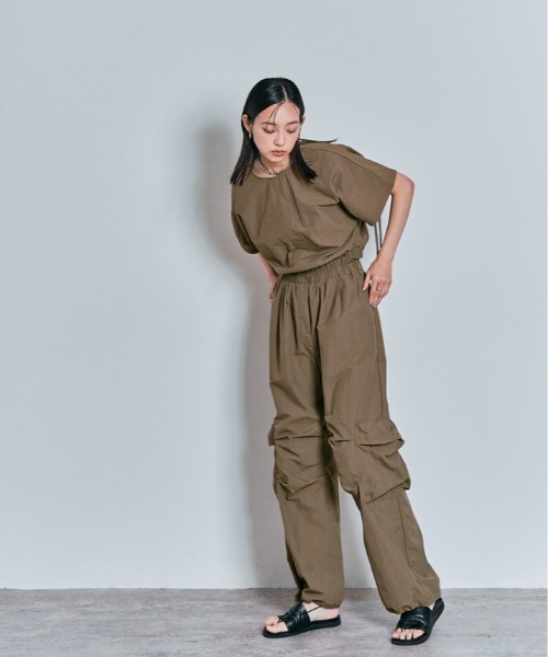 W:Huku(フーク)の「撥水 ナイロン ギャザー ショート トップス(Tシャツ/カットソー・レディース・チャコール/ブラック/アッシュブラウン・M/L)」の11枚目の写真
