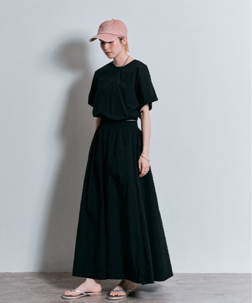 W:Huku(フーク)の「撥水 ナイロン ギャザー ショート トップス(Tシャツ/カットソー・レディース・チャコール/ブラック/アッシュブラウン・M/L)」の13枚目の写真