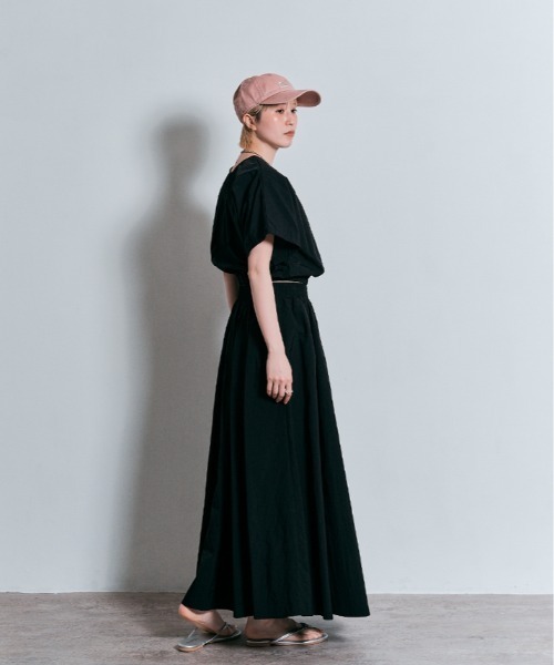 W:Huku(フーク)の「撥水 ナイロン ギャザー ショート トップス(Tシャツ/カットソー・レディース・チャコール/ブラック/アッシュブラウン・M/L)」の17枚目の写真