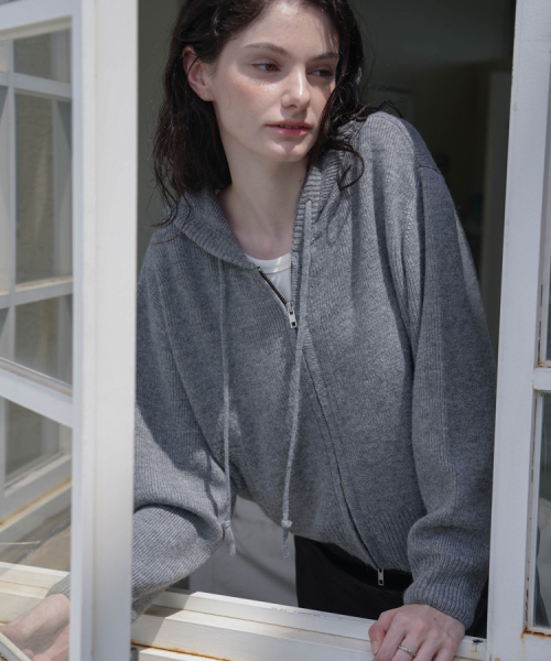 DEHEVE（デヘヴェ）の「Two-way Hood Zip-up Knit [Gray]（ニット/セーター・レディース・アッシュグレー・FREE）」の4枚目の写真