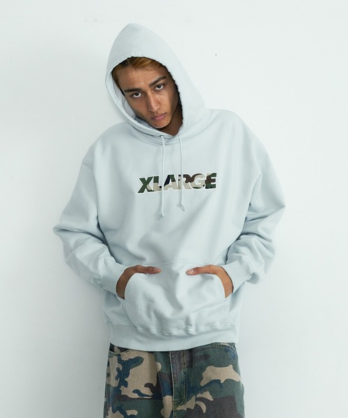 XLARGE(エクストララージ)の「STANDARD LOGO HOODED SWEATSHIRT(パーカー・メンズ・グレー/ブラック/ネイビー/グリーン・S/M/L/XL)」の3枚目の写真