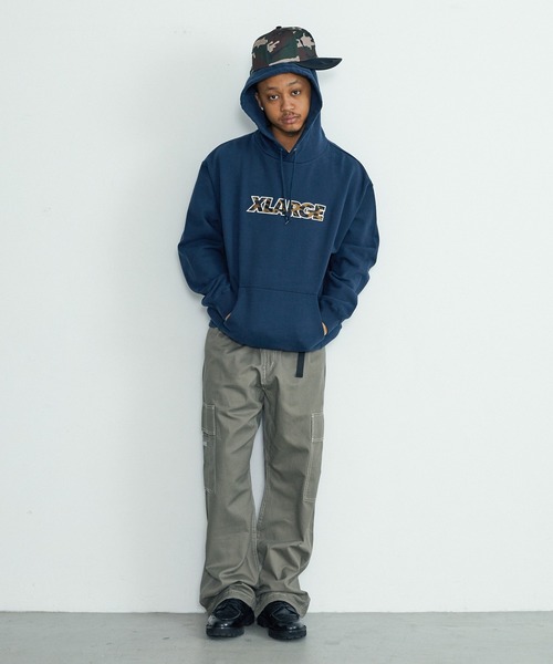 XLARGE(エクストララージ)の「STANDARD LOGO HOODED SWEATSHIRT(パーカー・メンズ・グレー/ブラック/ネイビー/グリーン・S/M/L/XL)」の12枚目の写真