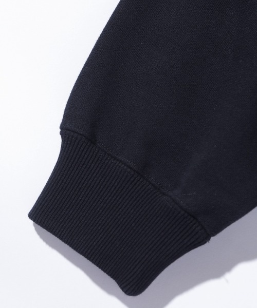 XLARGE(エクストララージ)の「STANDARD LOGO HOODED SWEATSHIRT(パーカー・メンズ・グレー/ブラック/ネイビー/グリーン・S/M/L/XL)」の6枚目の写真