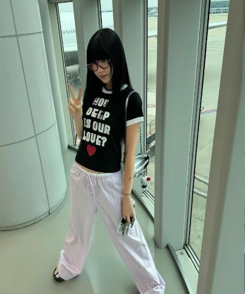 ViViDAY（ビビデー）の「ハート＆英字プリントtシャツ（Tシャツ/カットソー・レディース・ブラック・M）」の4枚目の写真