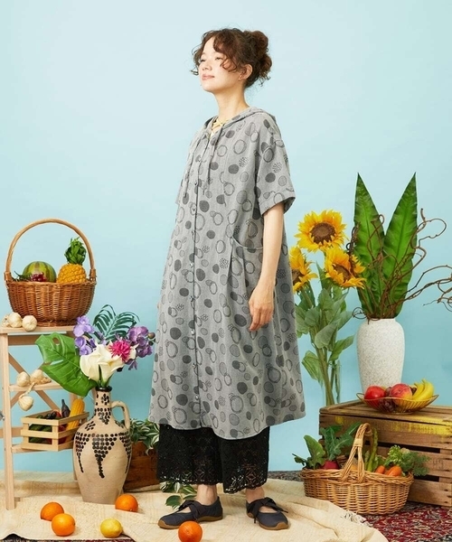 Jocomomola(ホコモモラ)の「Rueda Feliz ドットジャカードフード付きワンピース(ワンピース・レディース・ブラック/ダークインディゴブルー・40)」の1枚目の写真