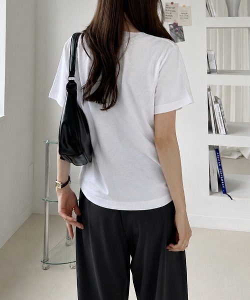 sowme.(ソウミー)の「きれいめに着映える?【ラインイラスト ロゴ ベーシック Tシャツ】(Tシャツ/カットソー・レディース・ホワイト・SMALL/MEDIUM/LARGE)」の2枚目の写真