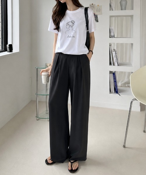sowme.(ソウミー)の「きれいめに着映える?【ラインイラスト ロゴ ベーシック Tシャツ】(Tシャツ/カットソー・レディース・ホワイト・SMALL/MEDIUM/LARGE)」の5枚目の写真