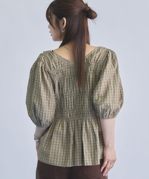 archives(アルシーヴ)の「チェック2wayシャーリングBL(シャツ/ブラウス・レディース・ベージュ/グレー/オフホワイト・MEDIUM)」の7枚目の写真